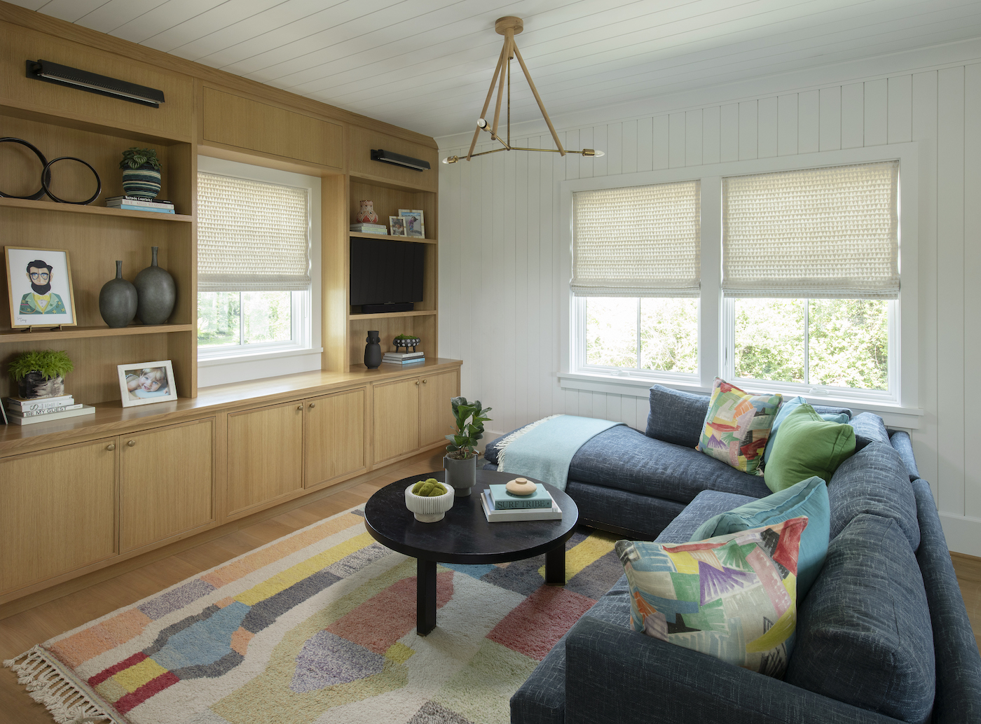 living-room-wood-furniture-rug-wilmington-nc-interior-designer